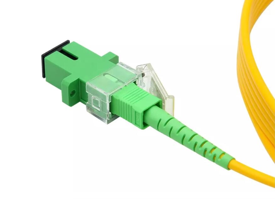SC Fiber optic adapter with shutter